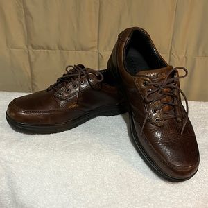 L L Bean men’s waterproof dress shoes used.Brown leather